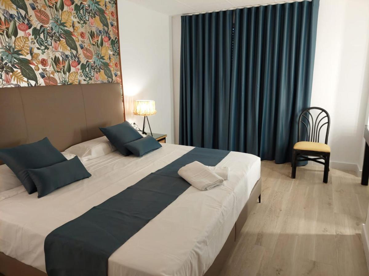 Hostal Garden Rous Paiporta Exterior photo