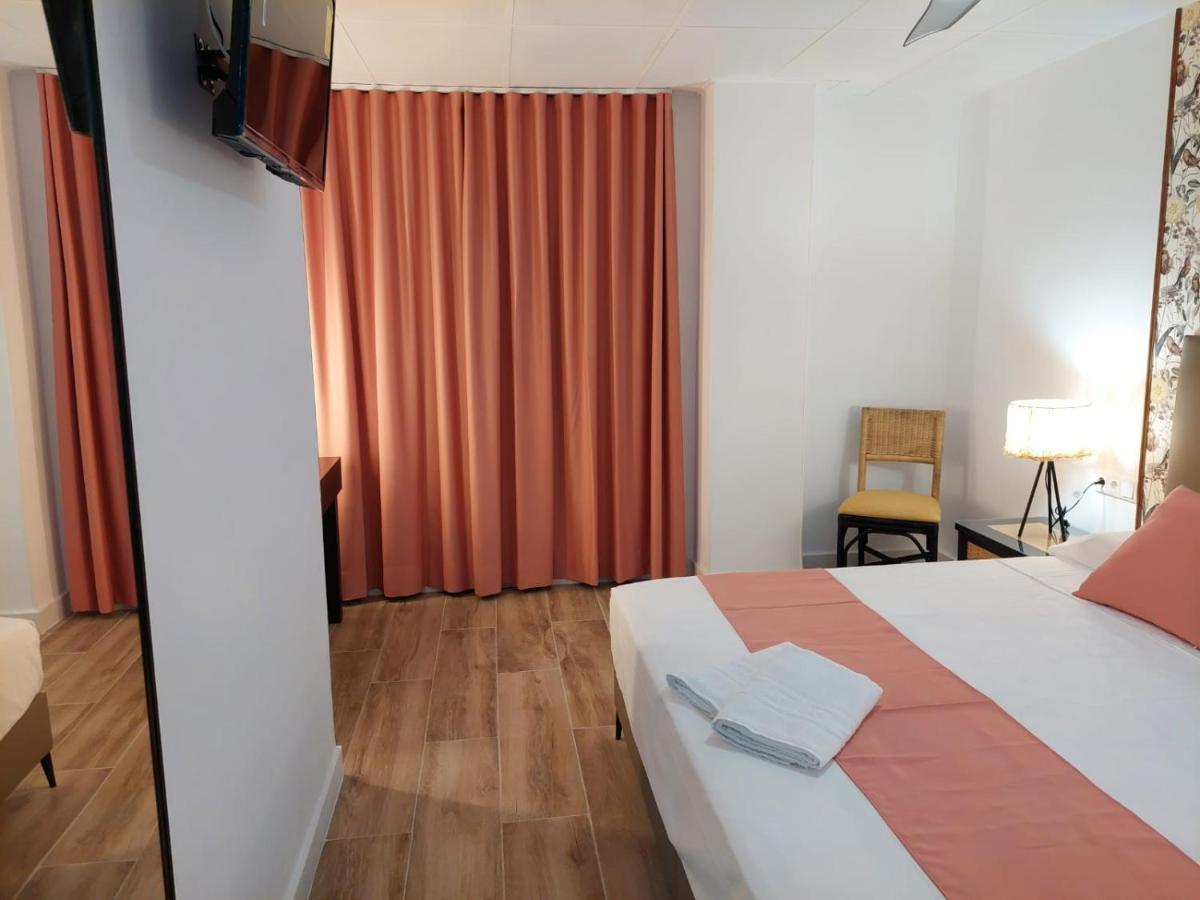 Hostal Garden Rous Paiporta Exterior photo